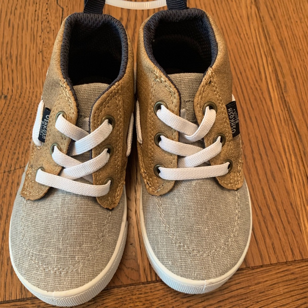 NWOT toddler boys Oshkosh size 7 shoes